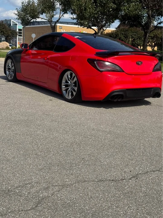 2013 Hyundai Genesis Coupe - Image 2 of 12
