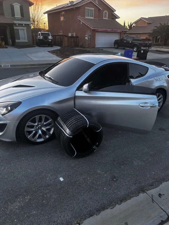 2013 Hyundai Genesis Coupe - Image 4 of 8