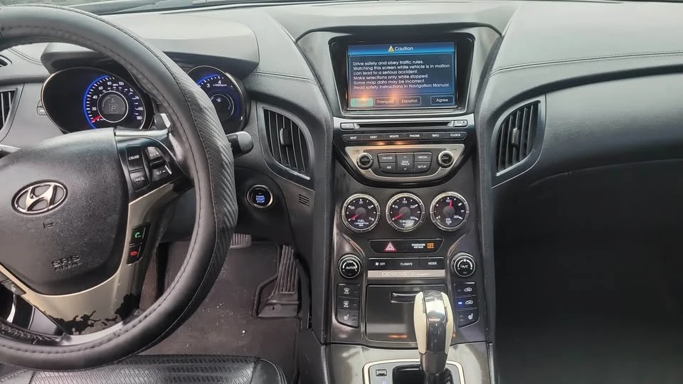 2013 Hyundai Genesis - Image 6 of 10