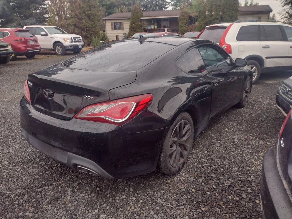 2013 Hyundai Genesis Coupe - Image 11 of 12