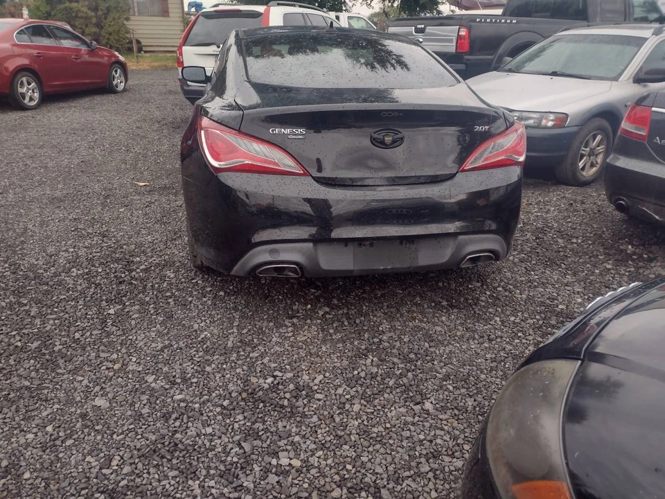2013 Hyundai Genesis Coupe - Image 10 of 12