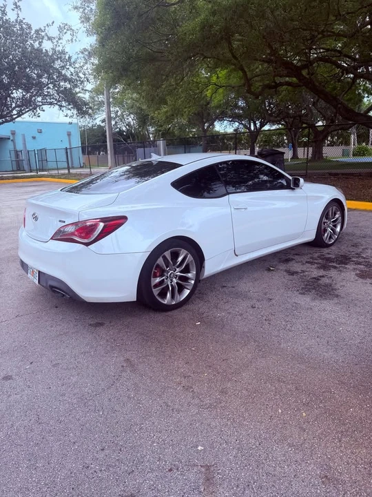 2013 Hyundai Genesis - Image 6 of 12