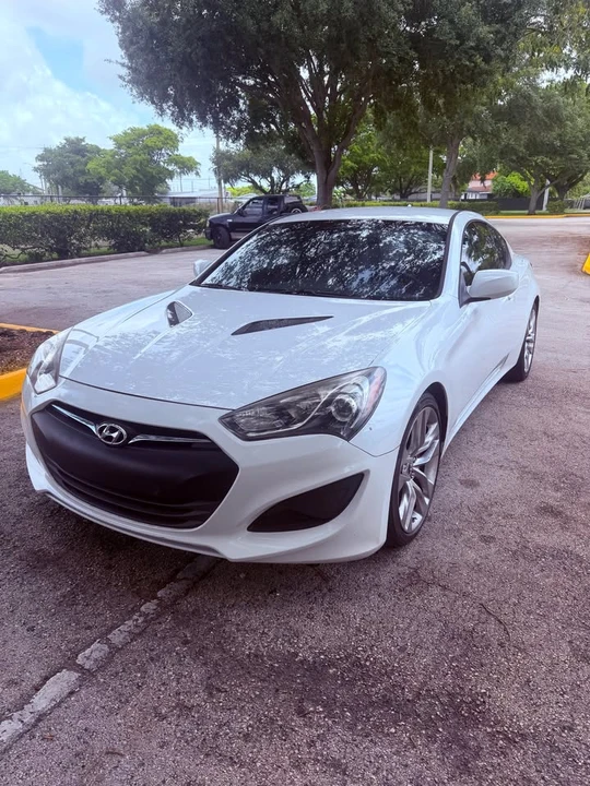 2013 Hyundai Genesis - Image 2 of 12
