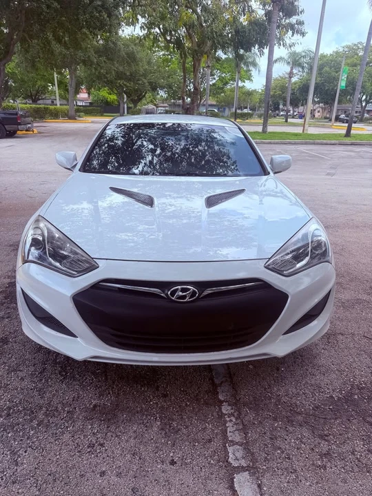2013 Hyundai Genesis - Image 9 of 12