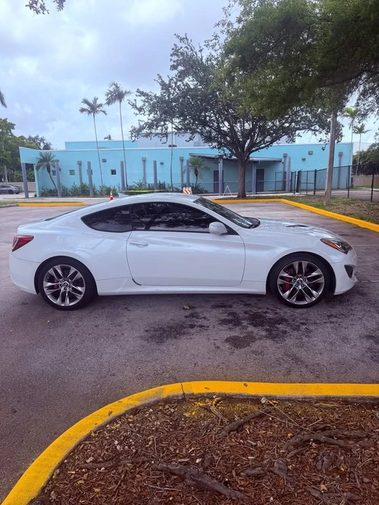 2013 Hyundai Genesis - Image 7 of 12