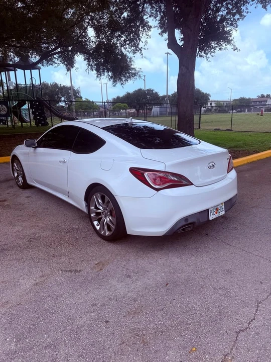 2013 Hyundai Genesis - Image 4 of 12