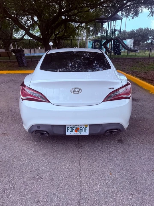 2013 Hyundai Genesis - Image 5 of 12