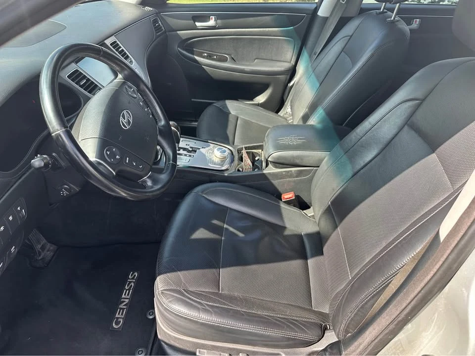 2013 Hyundai Genesis - Image 8 of 9