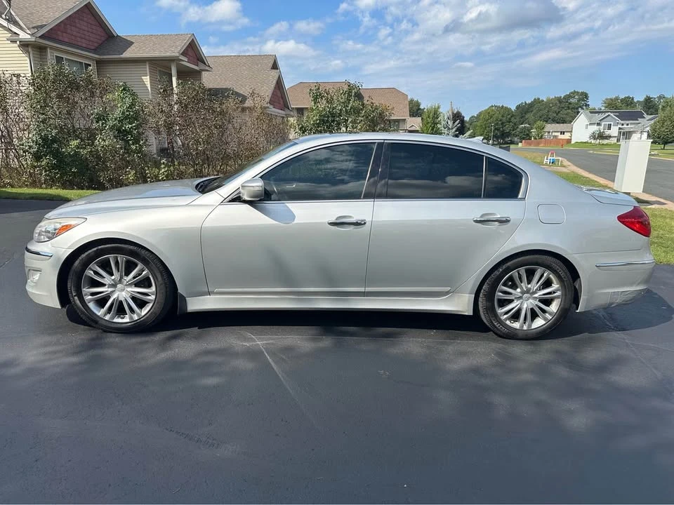 2013 Hyundai Genesis - Image 2 of 9