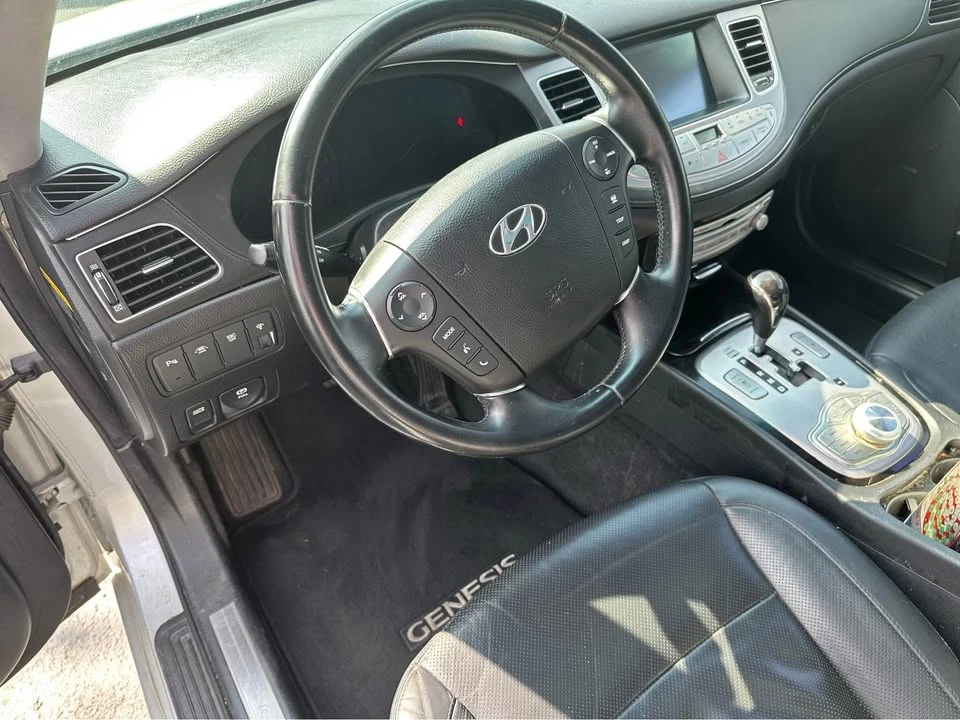 2013 Hyundai Genesis - Image 7 of 9