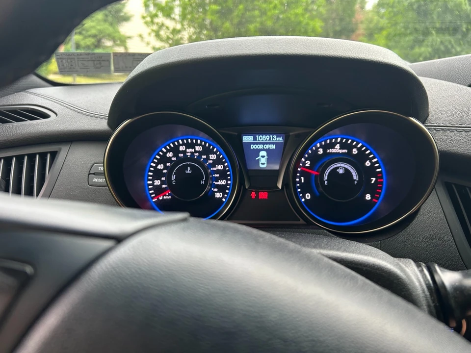 2013 Hyundai Genesis Coupe - Image 11 of 12