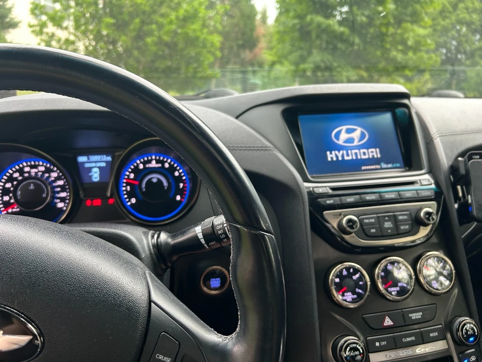2013 Hyundai Genesis Coupe - Image 9 of 12