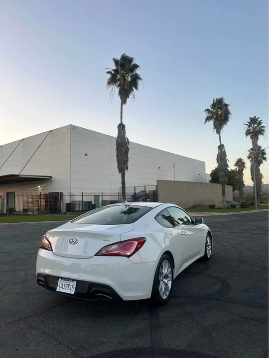 2013 Hyundai Genesis Coupe - Image 2 of 4