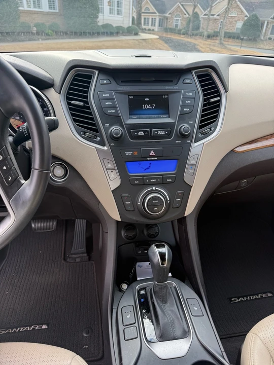 2013 Hyundai Santa Fe - Image 20 of 21