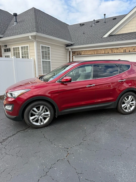 2013 Hyundai Santa Fe - Image 8 of 21