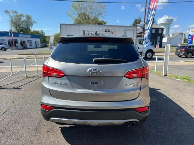 2013 Hyundai Santa Fe - Image 11 of 12