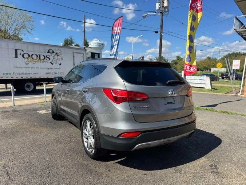 2013 Hyundai Santa Fe - Image 10 of 12