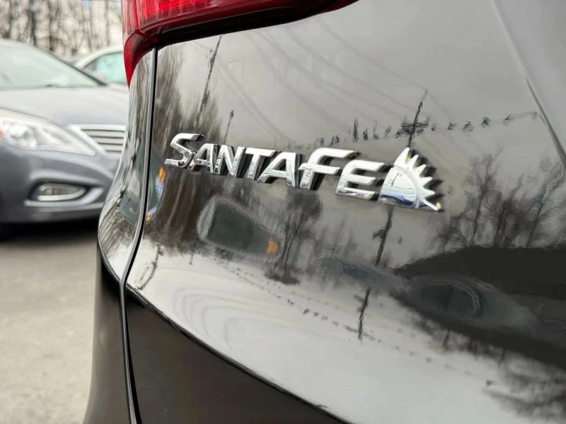 2013 Hyundai Santa Fe - Image 11 of 12
