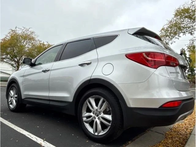2013 Hyundai Santa Fe - Image 4 of 11