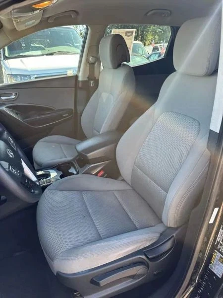2013 Hyundai Santa Fe - Image 10 of 12