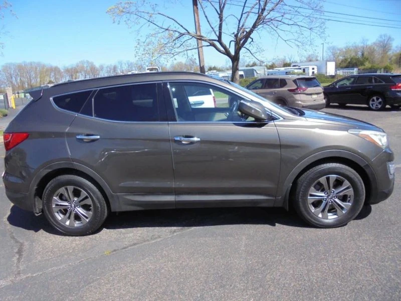 2013 Hyundai Santa Fe - Image 8 of 12