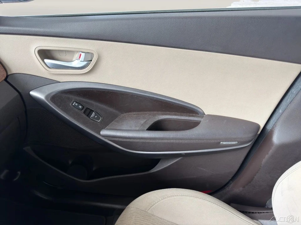 2013 Hyundai Santa Fe - Image 18 of 24