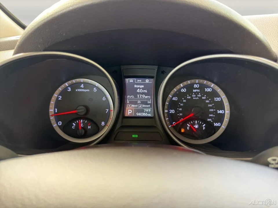 2013 Hyundai Santa Fe - Image 11 of 24