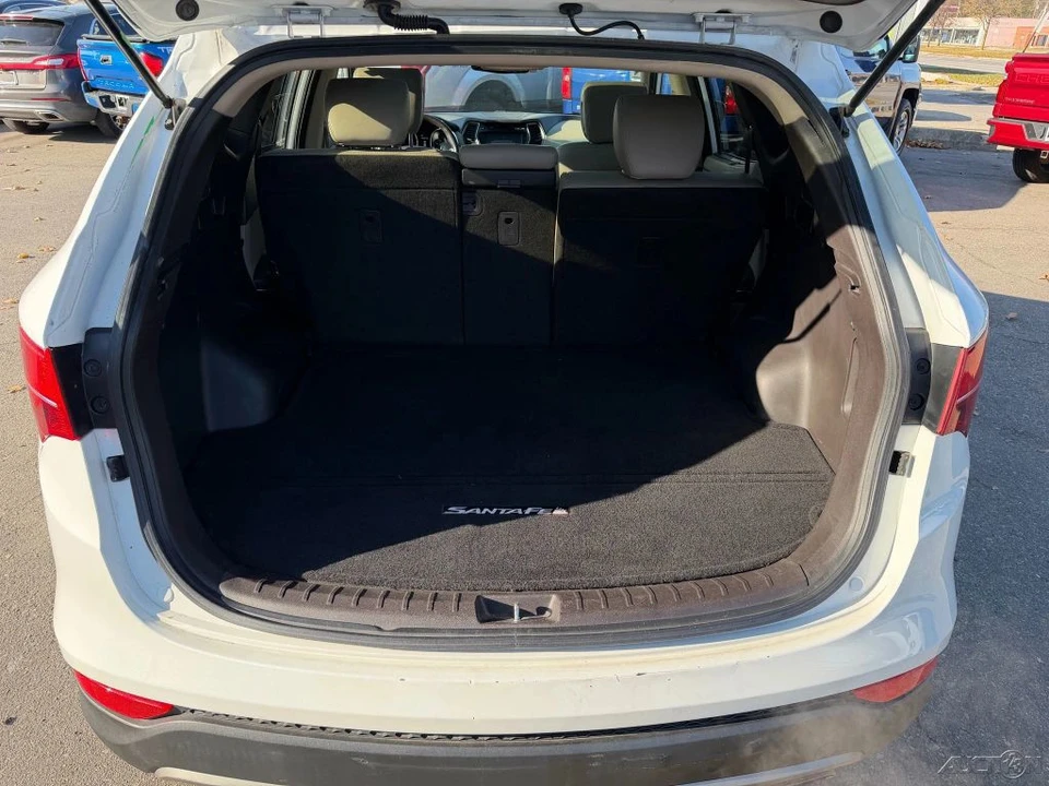 2013 Hyundai Santa Fe - Image 10 of 12
