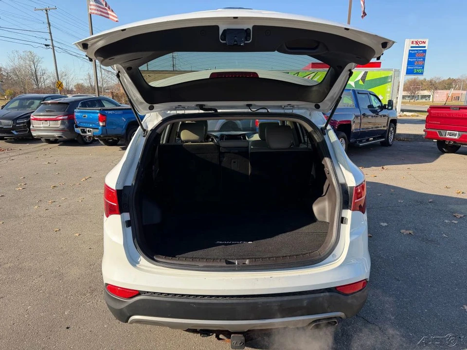 2013 Hyundai Santa Fe - Image 9 of 12