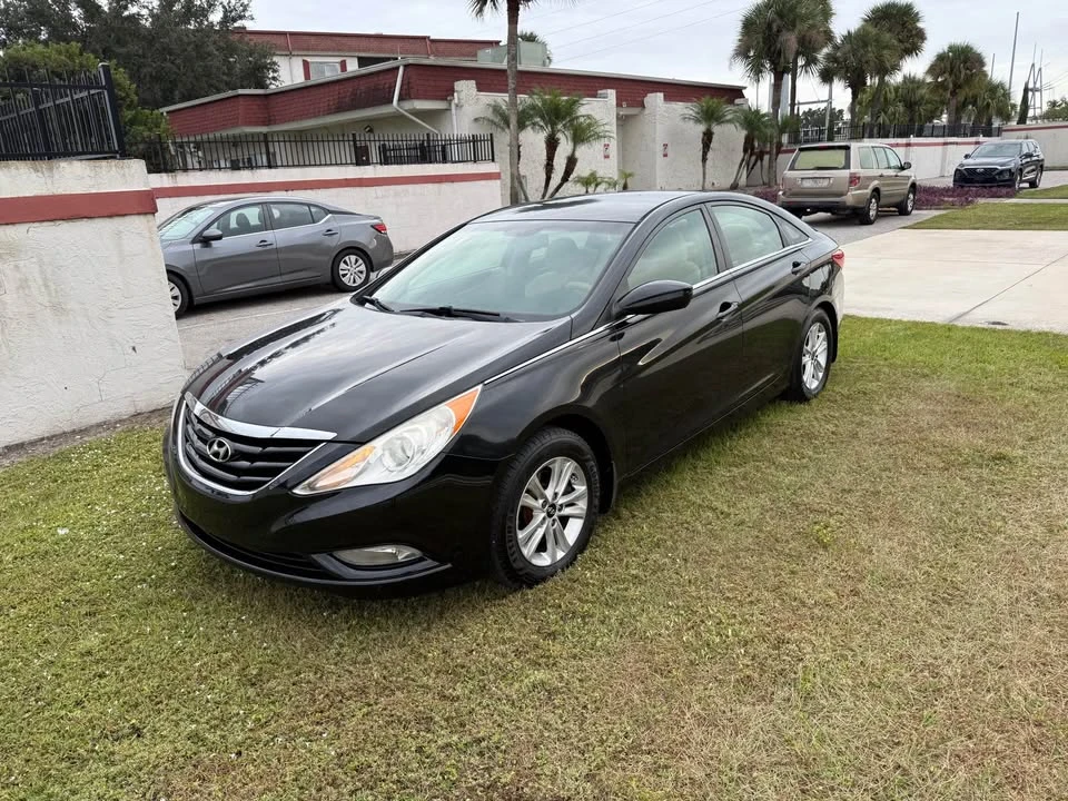 2013 Hyundai Sonata - Image 2 of 20