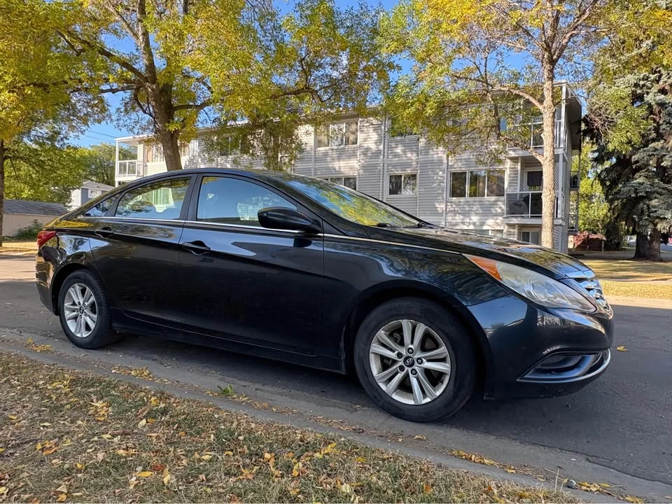 2013 Hyundai Sonata - Image 4 of 9