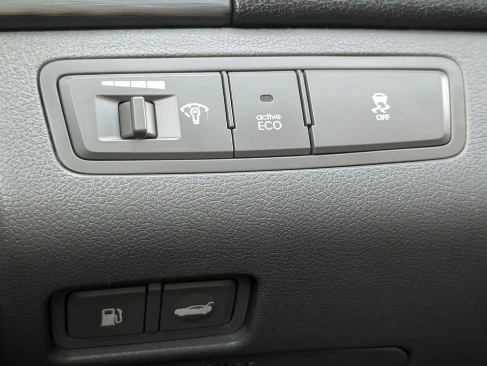 2013 Hyundai Sonata - Image 14 of 18