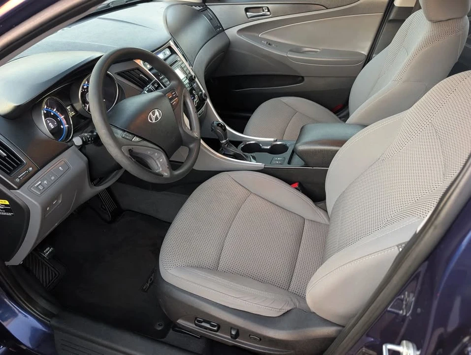 2013 Hyundai Sonata - Image 10 of 18