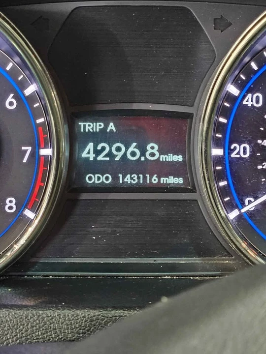 2013 Hyundai Sonata - Image 4 of 10