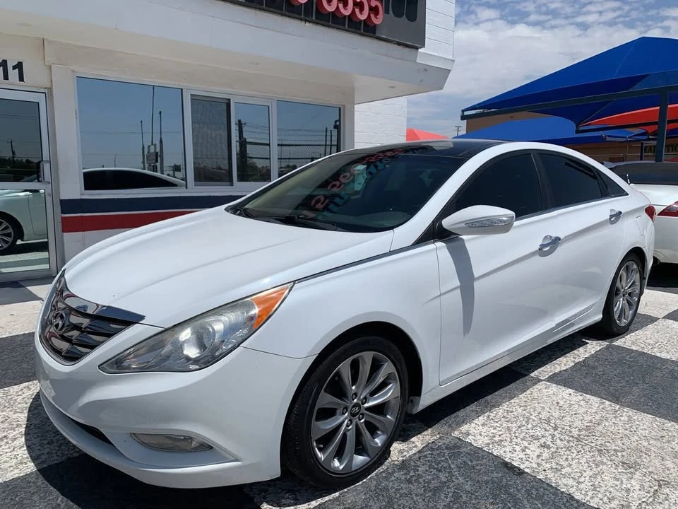 2013 Hyundai Sonata - Image 2 of 20