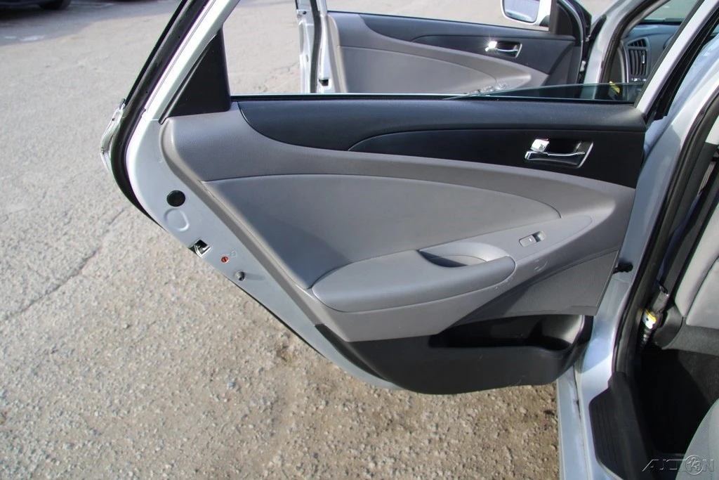 2013 Hyundai Sonata - Image 18 of 21