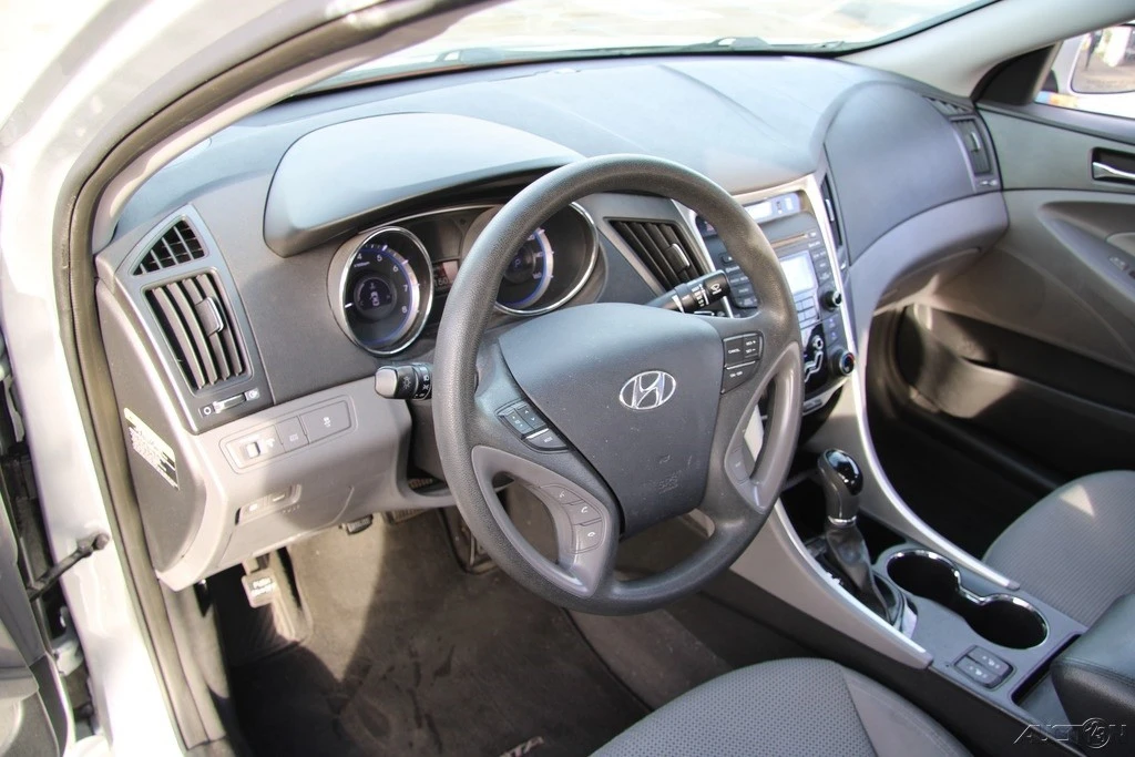 2013 Hyundai Sonata - Image 13 of 21