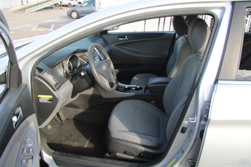 2013 Hyundai Sonata - Image 12 of 21