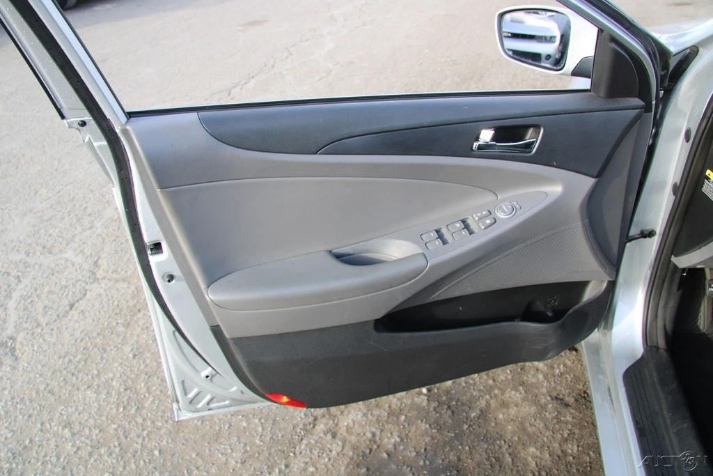 2013 Hyundai Sonata - Image 11 of 21