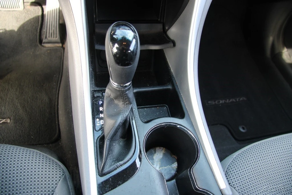 2013 Hyundai Sonata - Image 17 of 21