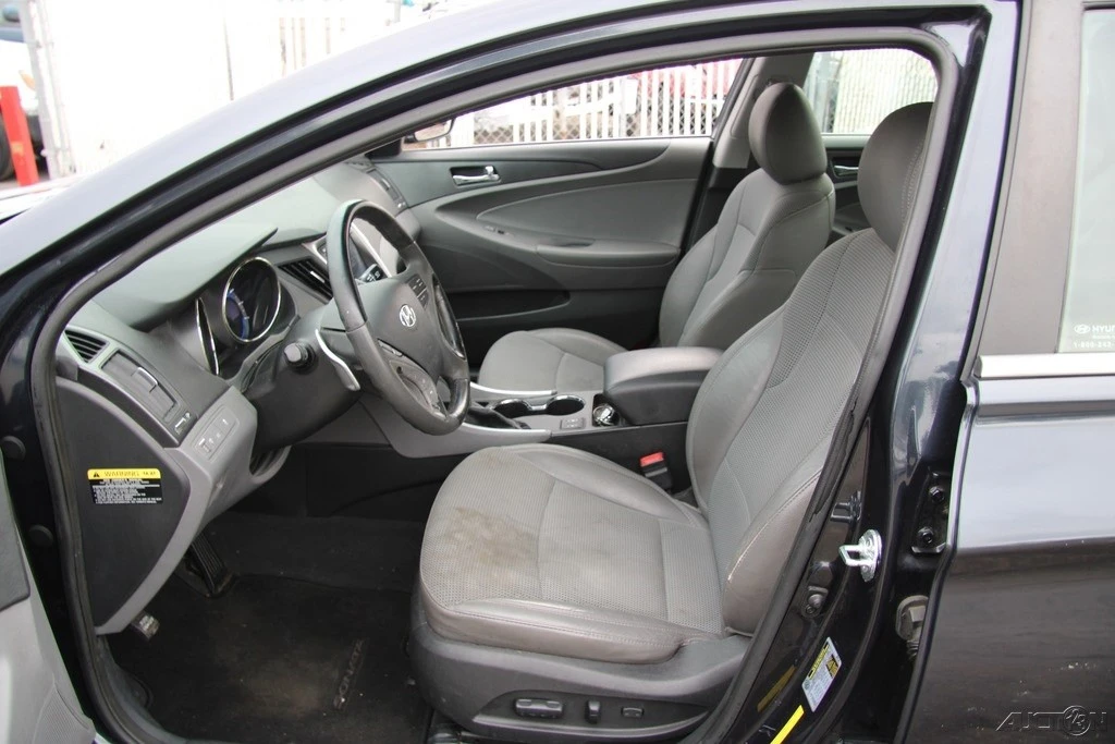 2013 Hyundai Sonata - Image 13 of 21
