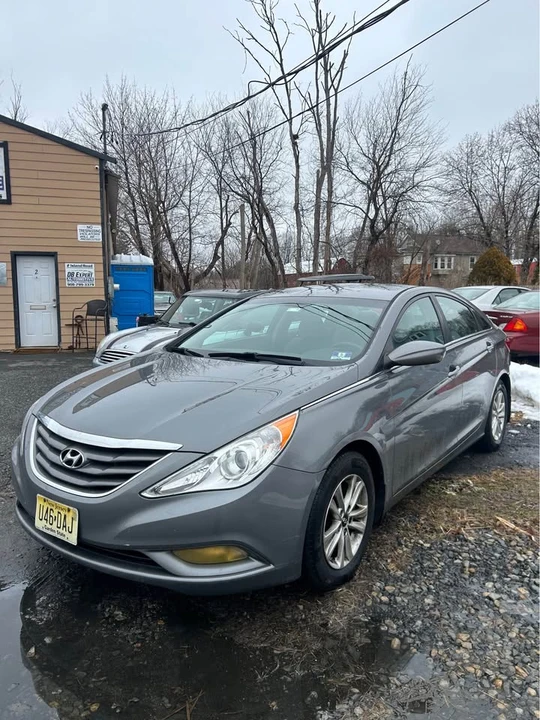 2013 Hyundai Sonata - Image 2 of 4