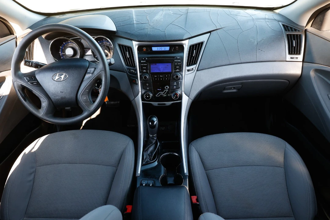 2013 Hyundai Sonata - Image 2 of 12