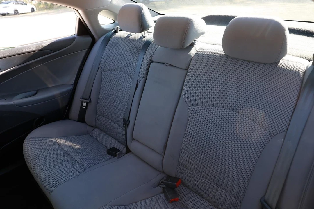 2013 Hyundai Sonata - Image 8 of 21