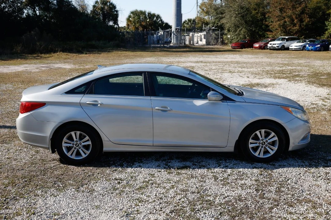 2013 Hyundai Sonata - Image 13 of 21