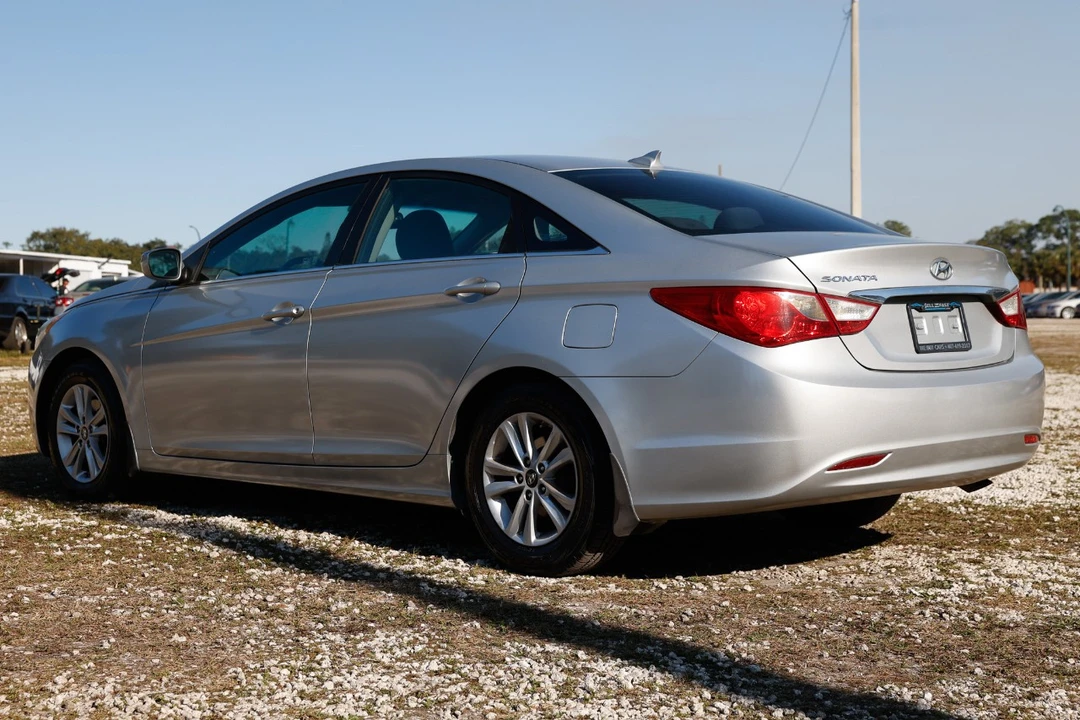 2013 Hyundai Sonata - Image 5 of 12