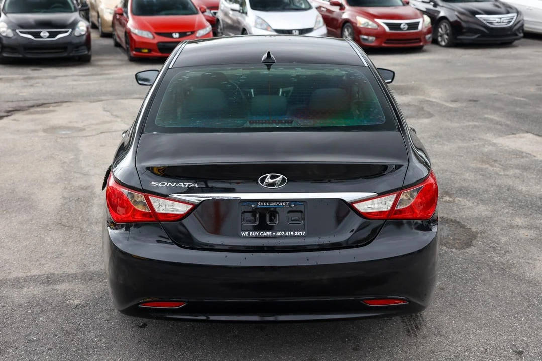 2013 Hyundai Sonata - Image 10 of 12