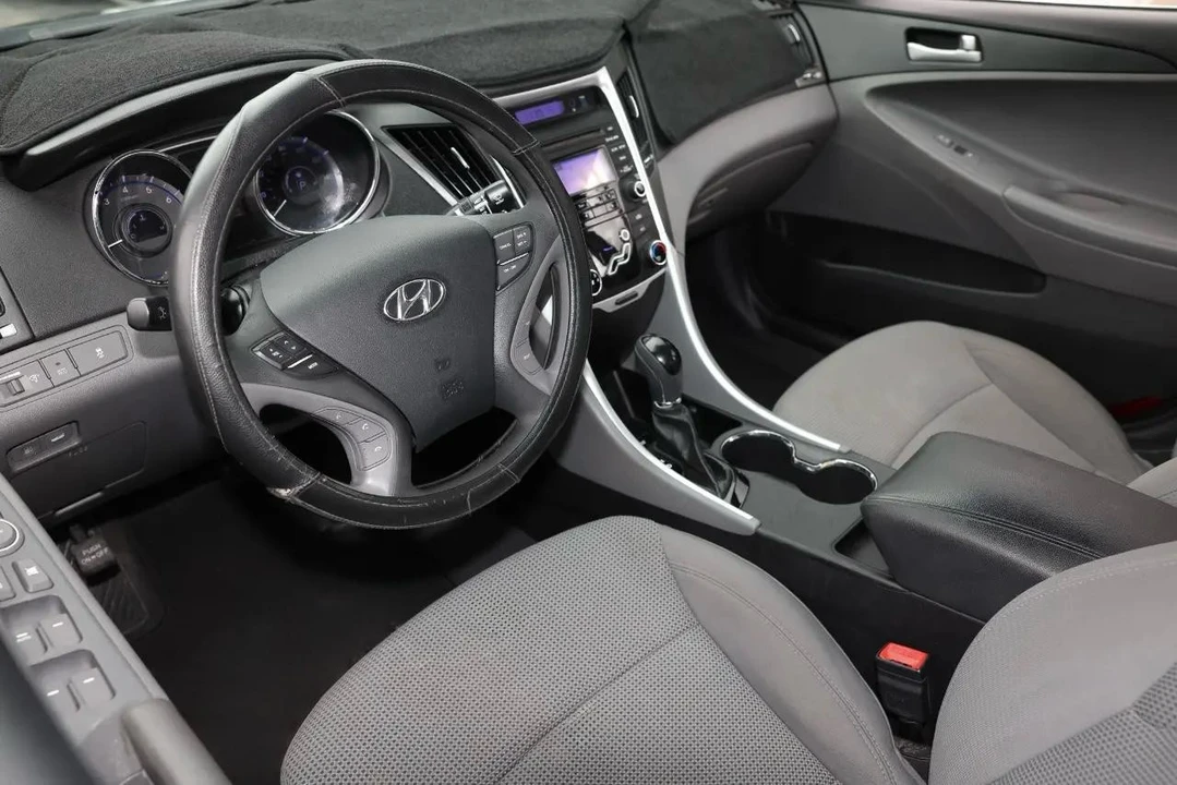 2013 Hyundai Sonata - Image 4 of 12