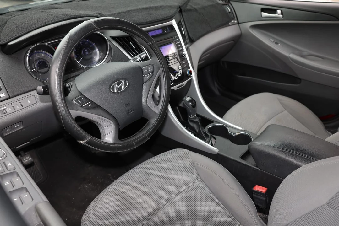 2013 Hyundai Sonata - Image 5 of 12