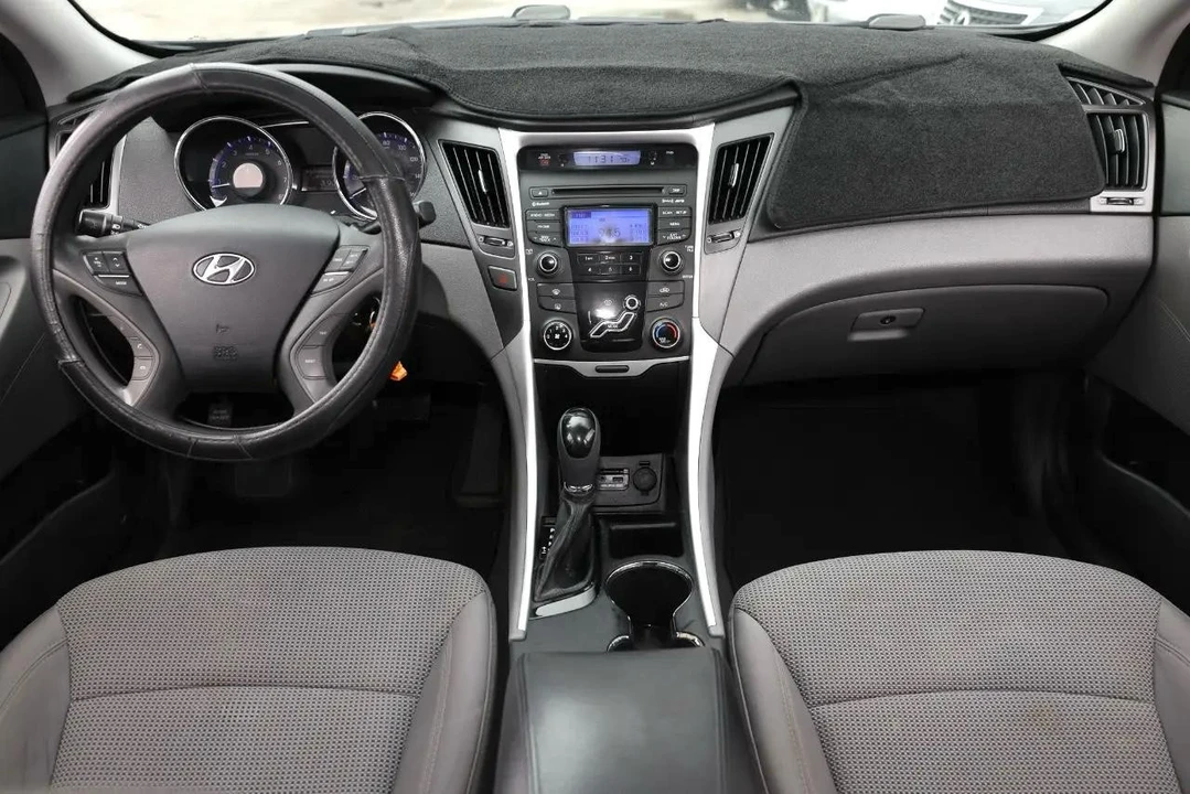 2013 Hyundai Sonata - Image 2 of 12